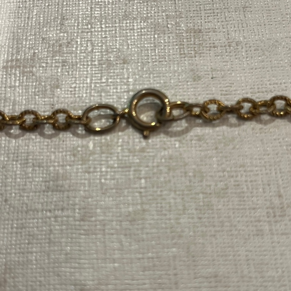 Vintage large Victorian style Gold Locket Necklace. GUC! - Picture 6 of 8